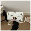 2026 Nova Tendência de Alta Qualidade Menina Picante Rebites Estampa de Leopardo Design de Personalidade Bolsa Baguete de Ombro Único Transversal Sob o Braço Feminina