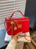 Bolso pequeño cuadrado versátil y de moda, diseño simple, bandolera, estilo Chanel, bolso plisado transfronterizo, nuevo modelo de verano 2026