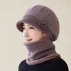 Gorro Caliente de Invierno para Mamá Conjunto de Bufanda y Guantes Tejidos para Mujer Gorro para Personas Mayores Forrado de Polar para Personas de Mediana Edad y Mayores