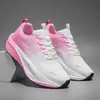 Zapatos para correr talla extra de comercio exterior Amazon, zapatillas deportivas con placa de carbono, adecuados para parejas, estudiantes, pruebas de aptitud física, entrenamiento de velocidad y actividades de fitness; un zapato para correr popular y moderno