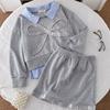 Conjunto de Vestido Casual Estilo Coreano para Meninas Mais Velhas, Novo Conjunto de Duas Peças da Moda Primavera e Outono com Moletom e Saia Curta com Laço