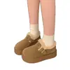 Botas de nieve de suela gruesa para mujer, nuevo estilo de invierno 2026, forradas de felpa y engrosadas, zapatos slip-on estilo Birkenstock, zapatos de algodón del noreste, zapatos de pan