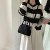 Bolsa de mão retrô em camurça para outono e inverno, bolsa estilo bowling niche coreana, bolsa Boston, bolsa de ombro versátil, bolsa pequena transversal para mulheres