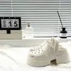 Chinelos femininos com sola grossa e cobrindo os dedos, para usar em casa no verão, antiderrapantes, respiráveis, baratos, novos chinelos furados para mulheres, preço de atacado