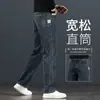 Colección nueva Otoño 2026: Pantalones de mezclilla azul de alta gama para hombre, con un diseño casual, de pierna recta y corte holgado, adecuados para primavera y otoño, y versátiles para hombres de mediana edad.