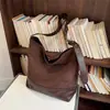 Bolsa de Camurça com Flocagem Feminina 2026 Nova Outono Melade Retro para o Dia a Dia Bolsa de Ombro Único Bolsa Saco Transversal de Grande Capacidade