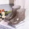 Sapatos e botas femininos estilosos e espessos com forro de fleece, sapatos de borracha para cozinha para adultos, galochas curtas impermeáveis e antiderrapantes