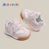 Sapatos para Bebês e Crianças Pequenas, Sapatos Brancos Infantis, Tênis Esportivos para Meninos e Meninas, Modelos Primavera e Outono 2026, Sapatos Forrest Gump com Solado Macio, Tênis Antiderrapantes