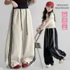 Calça Esportiva de Moletom Listrada com Cós Patchwork Estilo Coreano para Meninas, Nova Versão Versátil e Fluida Casual de Perna Larga para Primavera 2026