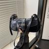 Bolso de Axila de Moda Nicho Dulce y Fresco Estilo Americano con un Toque Elegante, Bolso de Mujer Modelo Nuevo 2026 Bolso de Hombro Casual con Hebilla de Cinturón