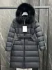 Chamarra ligera de plumón Moncler m-brand con cuello de piel, corte ajustado, para mujer, estilo corto, cuerpo acanalado ajustado, engrosada, cálida, casual