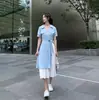 Vestido Chemise Elegante de Falso Duas Peças com Decote V, Estilo Francês de Verão, Cintura Suavemente Marcada, Manga Curta, Longo, Estiloso para o Trabalho