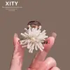Pinza para el pelo con diseño de flor de cuentas de mijo de temperamento de alta gama para mujer, moderna, estilo coreano, para la nuca, media coleta, nuevo pinza lateral