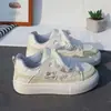 Zapatos de Plataforma de Suela Gruesa Estilo Lindo Nuevo Primavera/Otoño 2026 Zapatos Blancos Estudiantiles de Diseño de Nicho para Mujer Zapatos Deportivos Casuales Transpirables