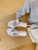 Sandálias de Verão Ruffled com Dedos Abertos, Strass e Bolinhas 2026, Novas Chinelas Estilo Francês para Mulheres, Sandálias de Fada para Uso Externo, Estilo de Nicho