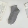 Calcetines de mujer de color liso, calcetines cortos de verano finos, calcetines de algodón para mujer, calcetines cortos absorbentes de sudor y transpirables, calcetines invisibles versátiles, calcetines de mujer de Zhuji