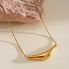 Collar Triangular Liso de Acero Inoxidable Transfronterizo Europeo y Americano, Cadena para Clavícula de Estilo Metálico Simple, Joyería de Nicho de Alta Gama para Mujer