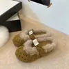 Zapatos peludos de suela plana con forro de polar 2026, mules cerrados para exteriores, nuevos zapatos de algodón para otoño e invierno, moda de lunares