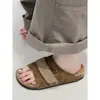 Design versátil retrô praia 2026 preguiçoso sola grossa Birkenstock novas chinelos femininos uso externo deslocamento sentir sandálias de uma tira