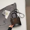 Bolsa de Leopardo de Nicho Súper Popular de Comercio Exterior para Mujer Nueva Moda Otoño e Invierno 2025 Bolso Cruzado Versátil Bolso de Hombro Bolso Cubo