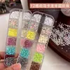 Nuevos accesorios de arte de uñas macaron de 12 rejillas de colores mixtos en forma de semicírculo, perlas pequeñas planas en una caja, decoraciones coloridas para uñas postizas