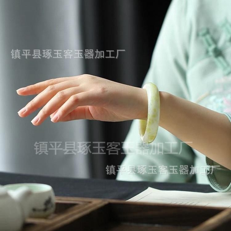 蓝田玉手镯