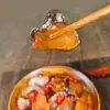 Fatias Crocantes de Alcachofra de Jerusalém Picantes e Ácidas com Pimenta, Alcachofra de Jerusalém em Conserva Caseira, Acompanhamento em Conserva, Conservas Engarrafadas, Delicioso Acompanhamento para Ir com Arroz