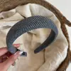 Faixa de cabelo de esponja com listras estilo coreano, de aba larga, para alto volume craniano, faixa de cabelo para lavar o rosto, acessório de cabelo diário para cobrir fios soltos, presilha de cabelo para o trajeto, adorno de cabeça