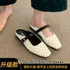 Mules Mary Jane cerrados de suela blanda y cara suave para mujer, nuevos sandalias de lunares de nicho para primavera y otoño de 2026