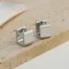 2024 Nuevos pendientes elegantes diseño de nicho femenino pendientes de cubo geométrico pendientes de azúcar pendientes exquisitos versátiles al por mayor