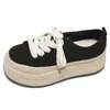 Zapatillas blancas de mujer con plataforma para aumentar la altura, nuevo modelo de otoño 2026, versátiles con faldas, zapatillas casuales de suela blanda