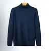 Suéter de punto de cuello alto holgado para hombre, versátil para otoño e invierno, engrosado en blanco, negro y gris claro