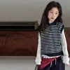 Conjunto de tricô para meninas, nova coleção primavera/outono 2026, top de tricô listrado estiloso e calça, conjunto de três peças