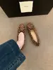 Zapatos rojos de cuero suave estilo francés para mujer con lazo, bailarinas, nuevo estilo retro otoño 2026