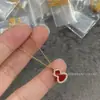 Colar de Cabacinha Qijialin com Ágata Vermelha V-Gold para Mulheres, Pingente de Jade Verde em Ouro Rosé, Corrente de Clavícula, Joia de Luxo Leve para Presente