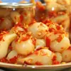 Pepinos Especiales de Cebollín, Agripicantes, Pepinos de Cebollín Cristalinos, Pepinos Frescos Picados con Chile, Pepinillos Apetitosos, Pepinillos Deliciosos para Comidas
