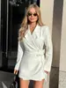 Elegante Vestido de Terno Branco Estilo Francês para Mulheres, Coleção Primavera 2026, Vestido Curto de Alta Qualidade com Cintura Cruzada e Corte Evasê
