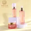 Em estoque: Conjunto de skincare de bomba rotativa de alta qualidade, incluindo frascos de vidro nos tamanhos 35-100ml para loções e potes de creme transparentes de 50g