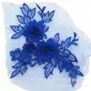 Peça floral de renda bordada com flor tridimensional de 16 cores