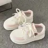 Zapatillas blancas de suela gruesa estilo coreano para mujer, nuevo modelo de verano 2026, zapatillas casuales de alta apariencia, mocasines versátiles para estudiantes