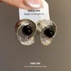 Brincos Plissados Torcidos com Contas Redondas de Agulha de Prata, Estilo Único e Cool, Brincos Elegantes, Brincos de Luxo Leve de Nicho Atacado