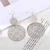 Brincos B505 de disco vazado retrô exagerados da moda europeia e americana, brincos pendentes esculpidos de estilo étnico elegante e cortês