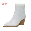 Juyuan 2026 Outono/Inverno Novo Comércio Exterior Tamanho Grande Botas Femininas com Pedrarias Estilo Europeu Americano Botas de Couro