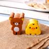 Molde para hacer galletas de arroz con forma de oso de pino amarillo y pollo, ideal para hacer pan y modelar comida infantil.