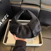 Bolsa de mão plissada transfronteiriça bolsa nuvem para mulheres, bolsa lua crescente com strass céu estrelado, bolsa de ombro transversal versátil com corrente TikTok
