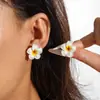 Brincos de Flor de Resina Frangipani Colorido Gradiente Transfronteiriços Europeus e Americanos Brincos de Tarraxa de Pétala Doce Tridimensional para Mulheres