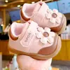 Sapatos infantis novo estilo para primavera e outono para iniciantes, sapatos de bebê menina, 1-2 anos, sola macia, antiderrapante, estilo pequena princesa