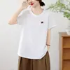 Camiseta branca bordada floral de manga curta para mulheres, gola redonda, corte justo, design único, top de estilo casual