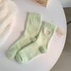 Meias de veludo de mink novas para Outono e Inverno meias femininas de comprimento médio para a panturrilha bordado de rosto sorridente forradas com fleece grossas quentes à prova de frio meias para pós-parto meias-calças