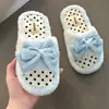 Pantufas fofas e peludas para calçar, novo estilo outono e inverno 2026, com laço, casuais, que aumentam a altura, antiderrapantes, para casa